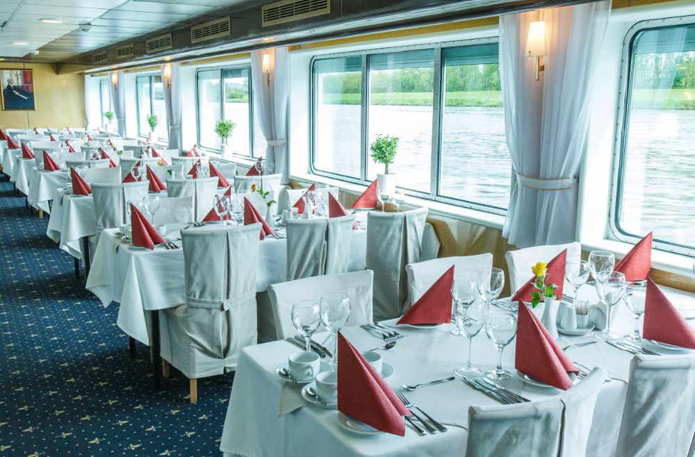 MS FIDELIO CRUCEROS DANUBIO CRUCEMUNDO CRUCEROS FLUVIALES DANUBE CRUISES #Danubio #DanubeCruises #CrucerosDanubio #CrucerosFluviales #Budapest #Esztergom #Viena #Bratislava #Melk #Crucemundo #CruceroClick #Creuers #Bidaiak